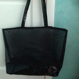 MESH TOTE BAG W/ PATENT LOOK HANDLE & BOTTOM